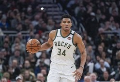 九游体育app-TL不断突破！，字母哥连续二十场比赛得分超过爆冷赛场气氛高涨(字母哥进了几次总决赛)