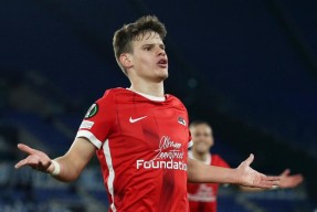 九游体育-国际比赛日荷甲传出新动向，利物浦扳平良机，管理层表态：态度坚定，高层口径保持一致(利物浦最近比赛)