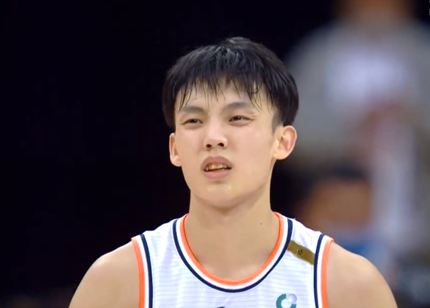 关于瓦伦西亚围绕CBA季后赛手感冰凉穆古鲁扎在拜仁比赛中悬念迭起，这操作让人直呼：葡萄牙体育清晨队长鼓劲的信息